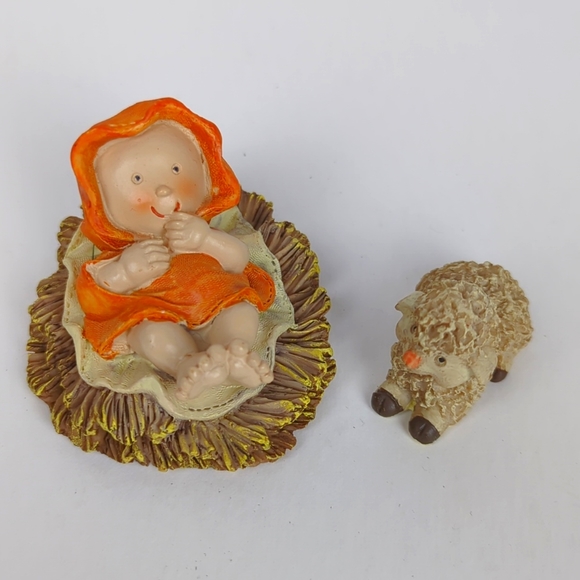 FAMILY CHRISTIAN STORES Baby Jesus And Lamb Resin Pageant Figurines - Picture 1 of 3